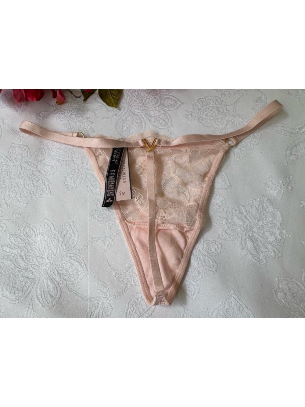 VICTORIA'S SECRET M PINK LACE STRAPPY GOLD CHARM  V STRING THONG PANTIES NWT